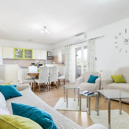Family Friendly House With A Swimming Pool Pozorac, Trogir - 22648 Semesterbostad