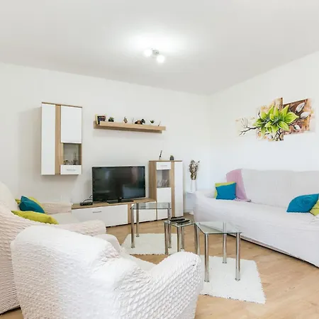 Family Friendly House With A Swimming Pool Pozorac, Trogir - 22648 Semesterbostad